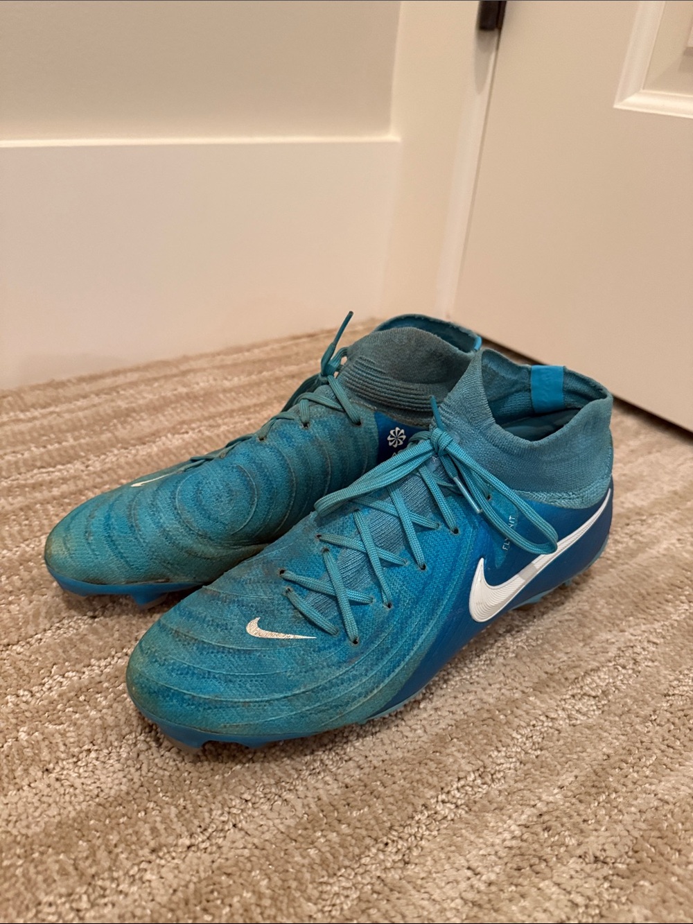 Nike Men's Teal Blue Soccer Cleats with White Swoosh Phantom Luna